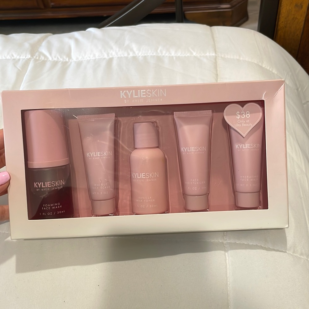 Kylie Skin Skincare Set!